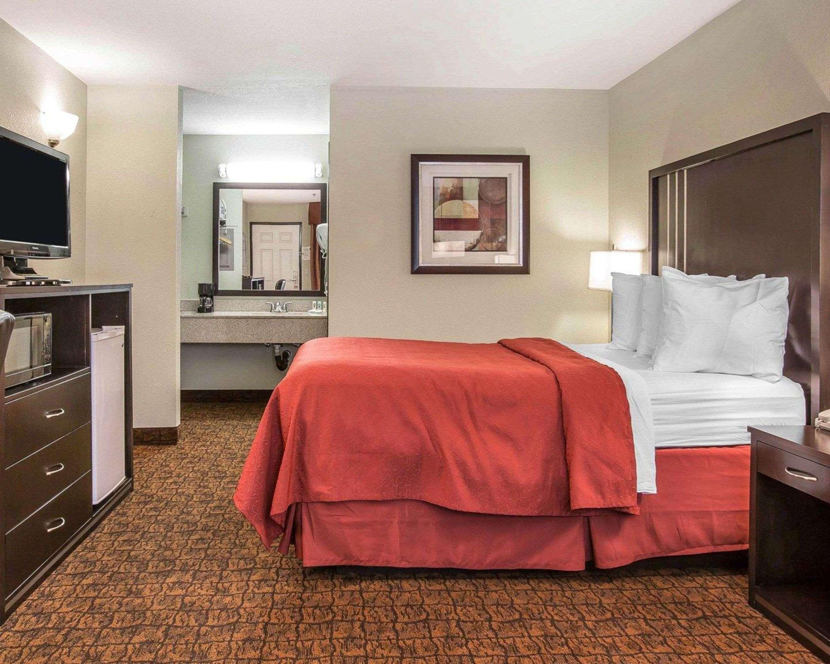 Quality Inn & Suites Woodland - Sacramento Airport Экстерьер фото
