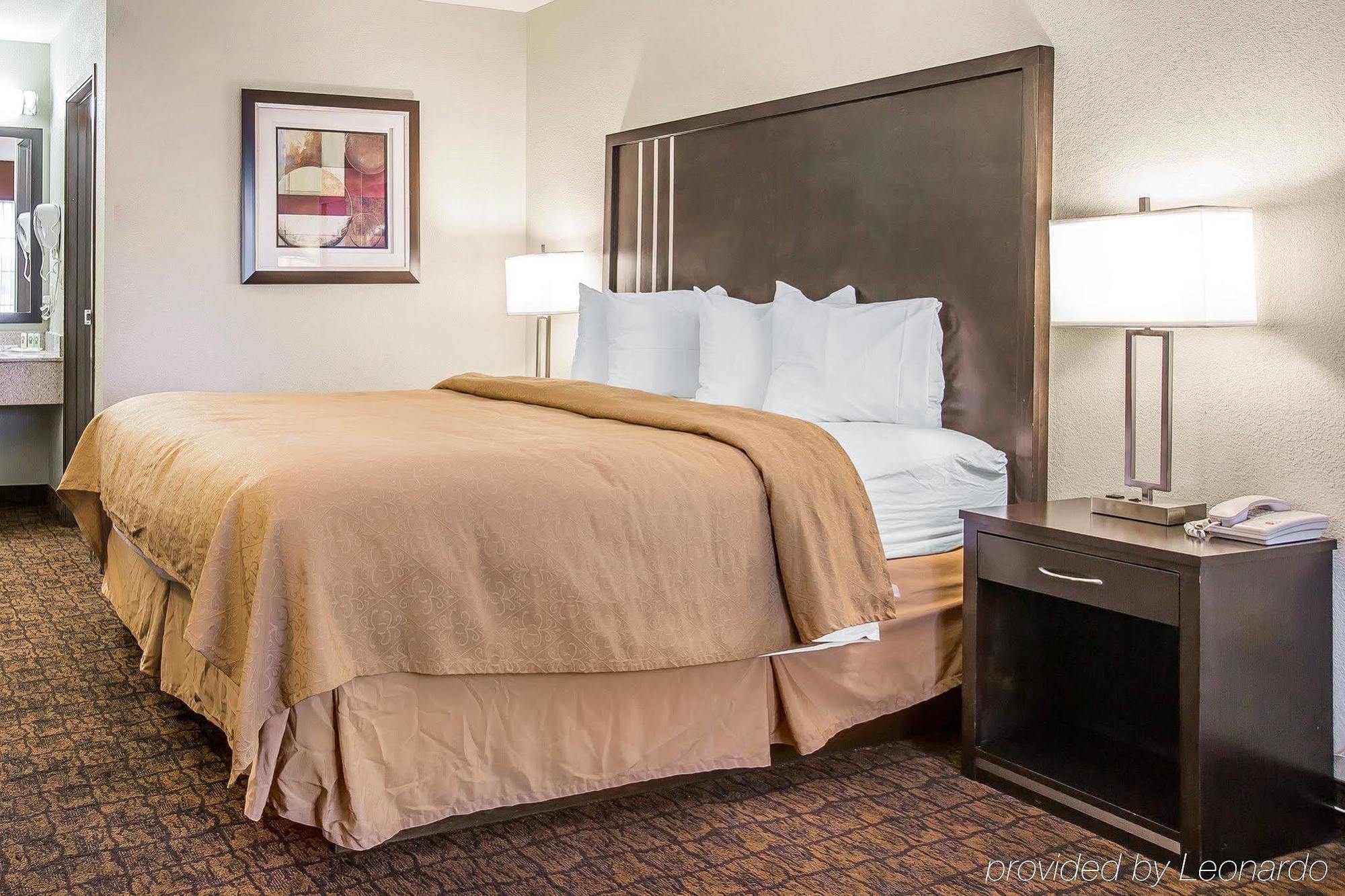Quality Inn & Suites Woodland - Sacramento Airport Экстерьер фото