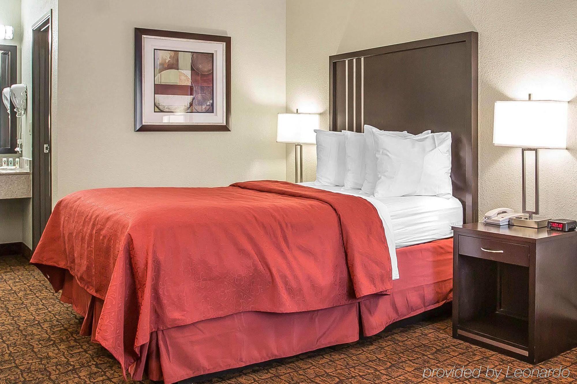Quality Inn & Suites Woodland - Sacramento Airport Экстерьер фото